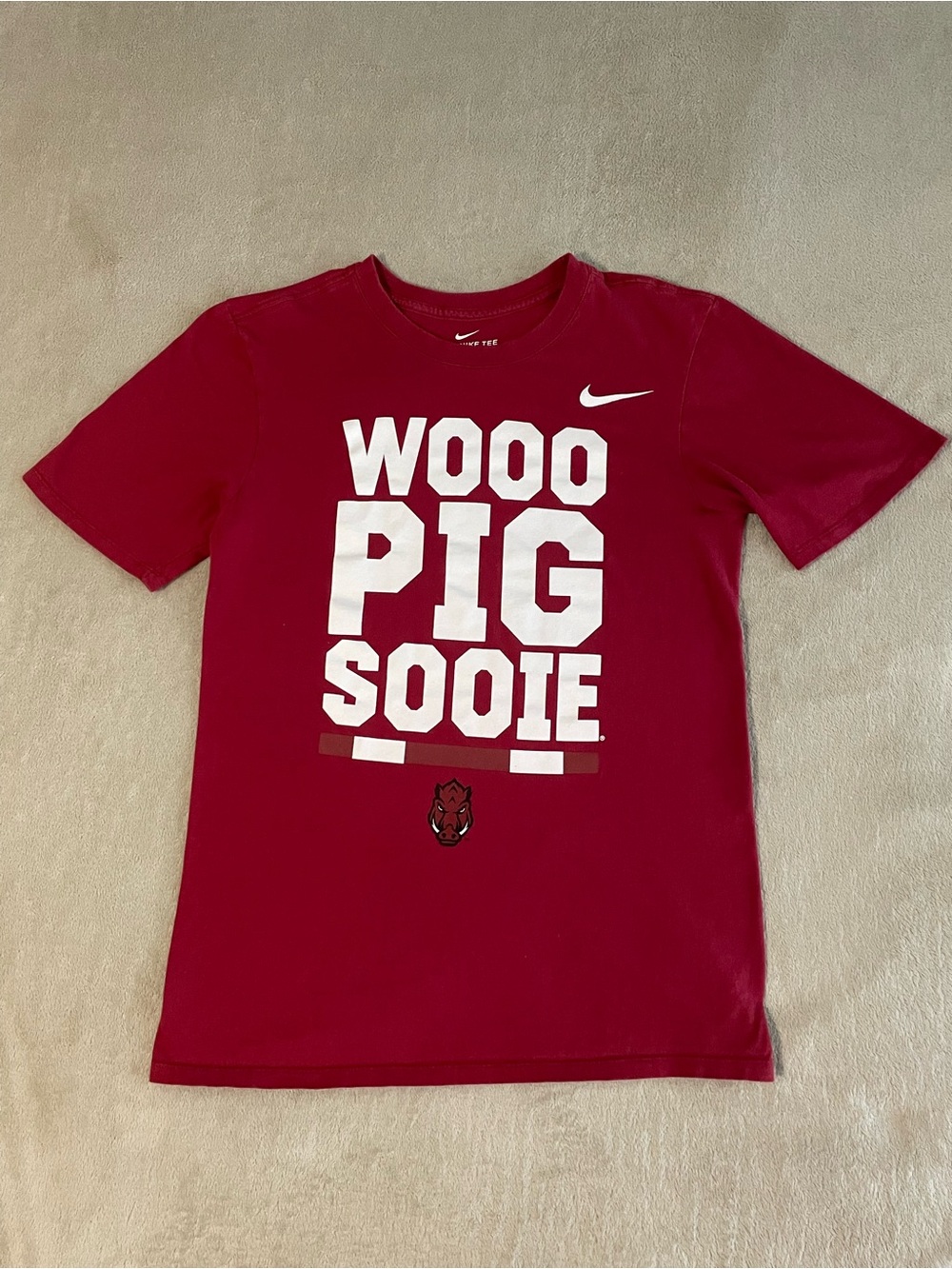 Men’s Nike Red Graphic 'Wooo Pig Sooie' Short Sleeve Tee size:S